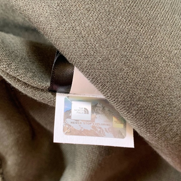 The North Face Women’s Slacker Poncho - Picture 7 of 7